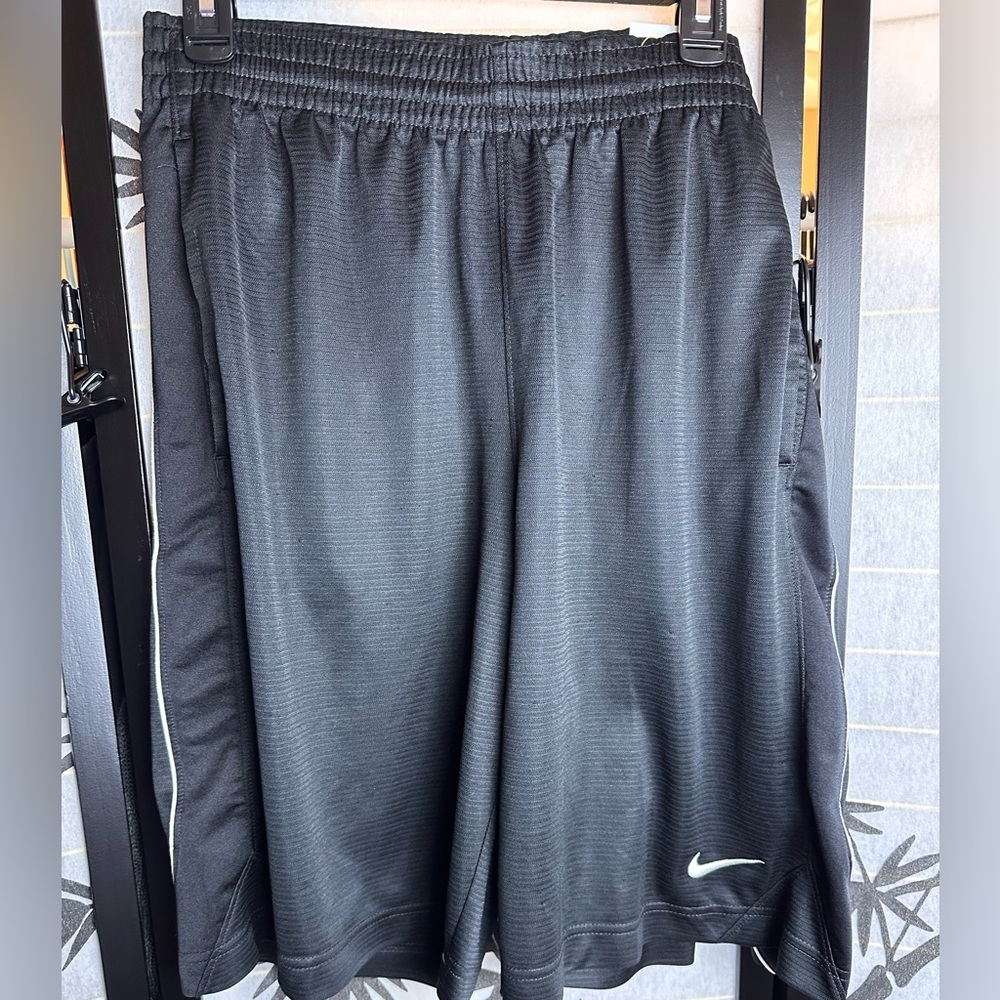 Nike Men’s Black Basketball Shorts Size M
